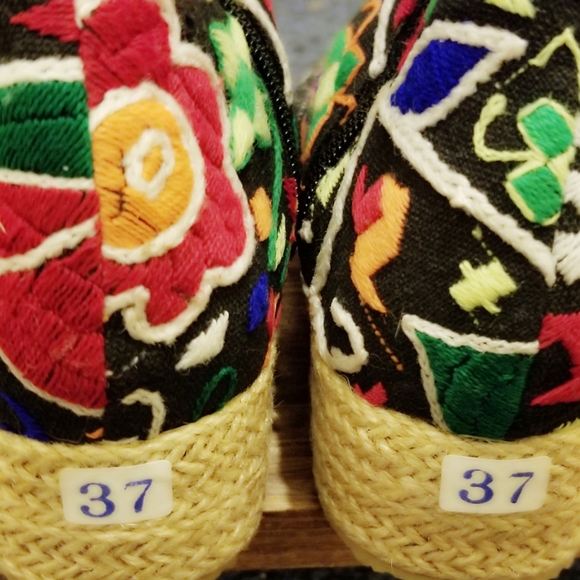 Shoes - Picture 3 of 6